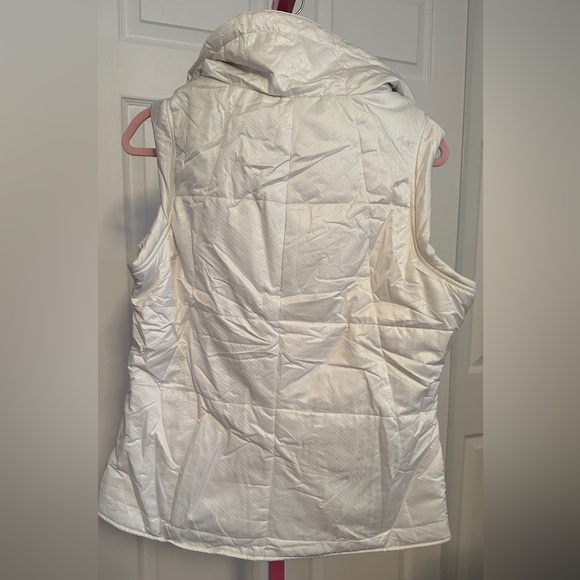 Shape Performance Puffy Vest - Picture 4 of 11